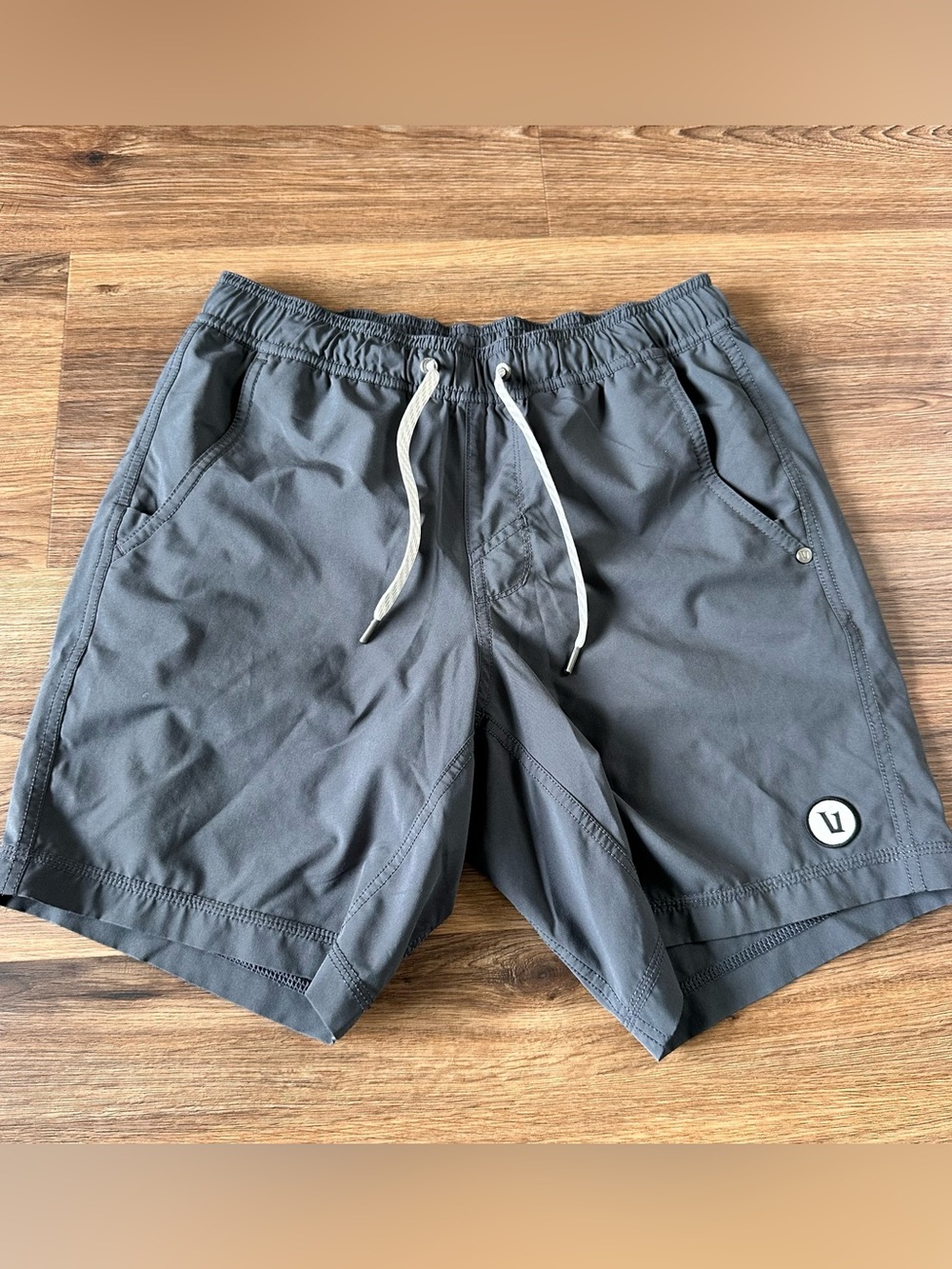 Vuori Kore Shorts Men XS Gray Lined Athletic 7” Training Workout Gym Pockets EUC
